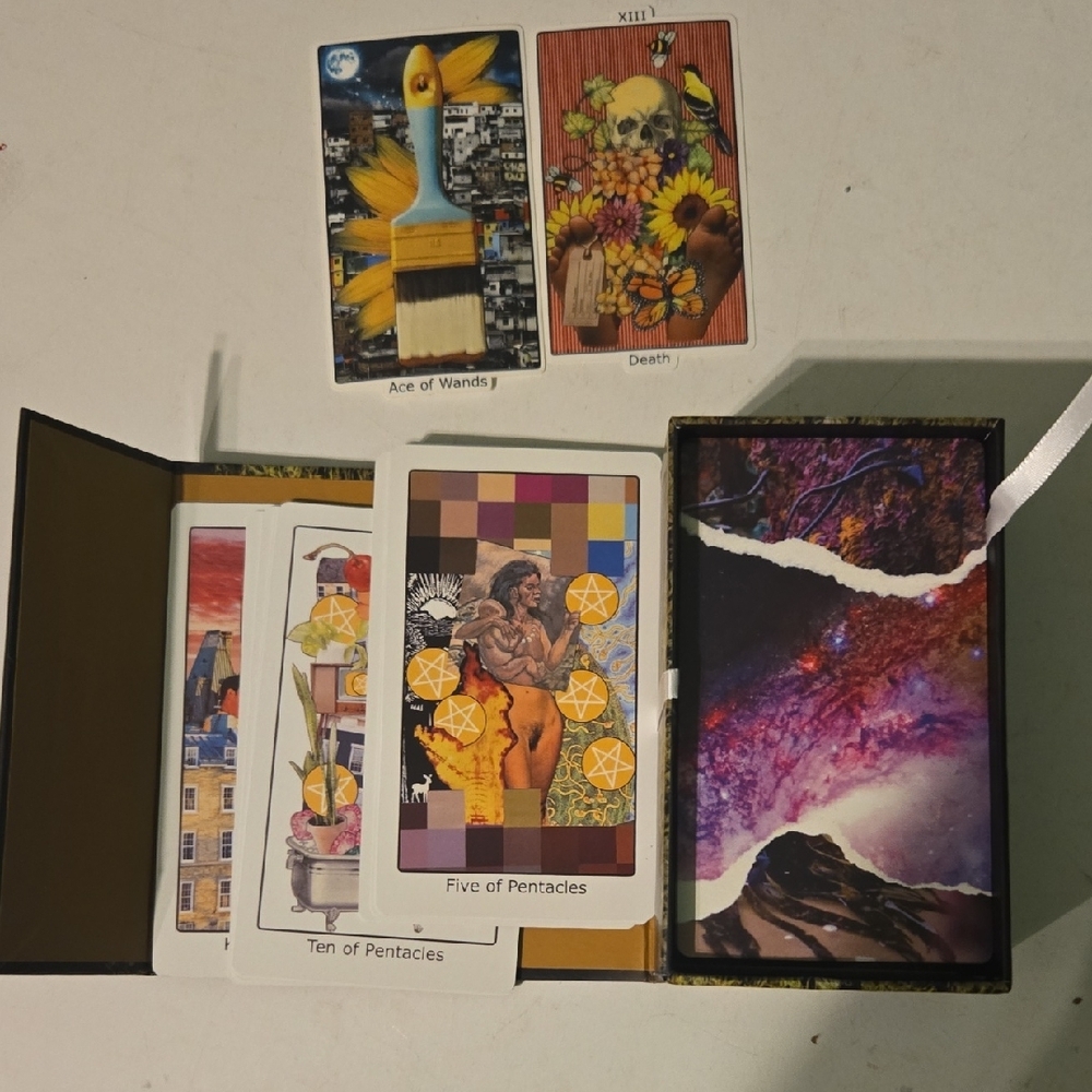Deck of the Odd Tarot and Guidebook - Picture 3 of 6